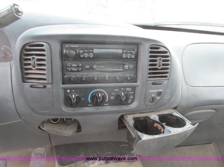 image for item F4290 2000 Ford F150 pickup truck