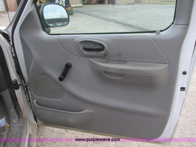 image for item F4290 2000 Ford F150 pickup truck