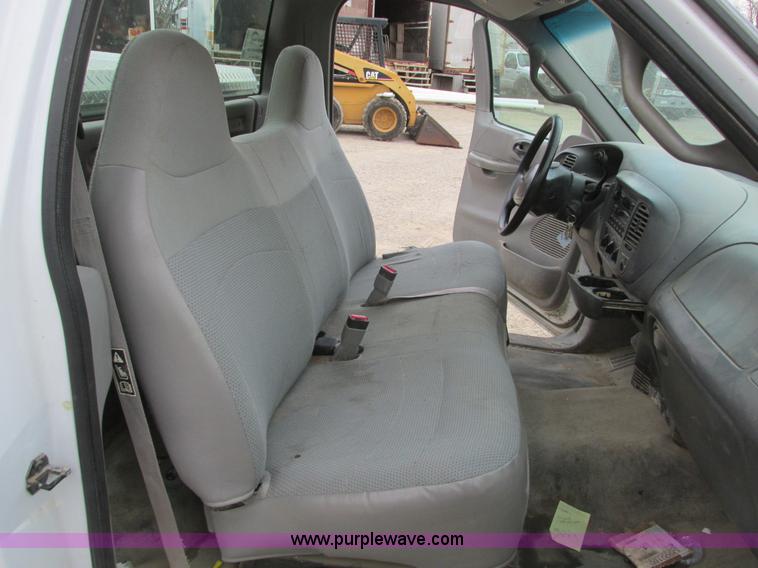 image for item F4290 2000 Ford F150 pickup truck