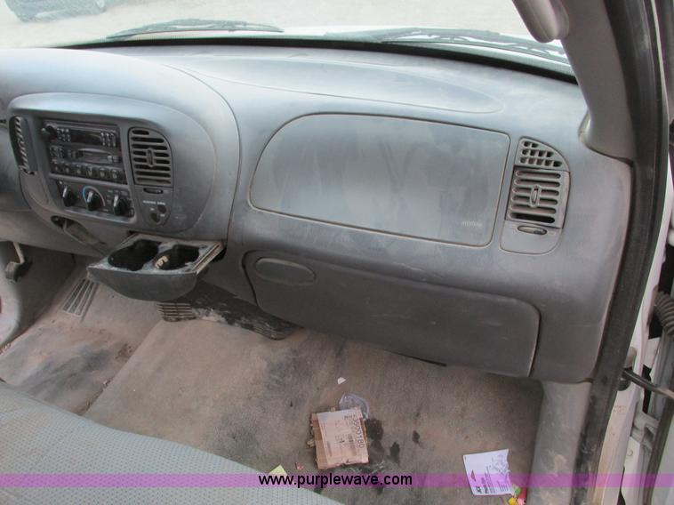 image for item F4290 2000 Ford F150 pickup truck