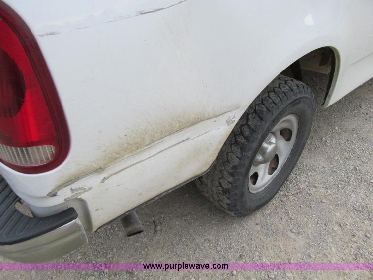 image for item F4290 2000 Ford F150 pickup truck