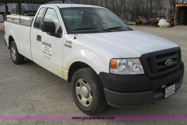 image for item F4292 2005 Ford F150 XL pickup truck