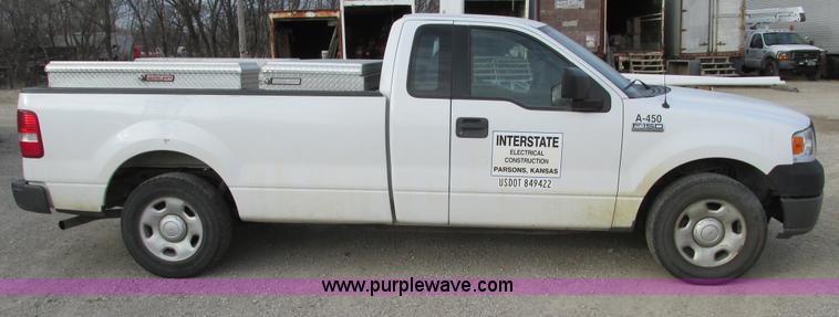 image for item F4292 2005 Ford F150 XL pickup truck