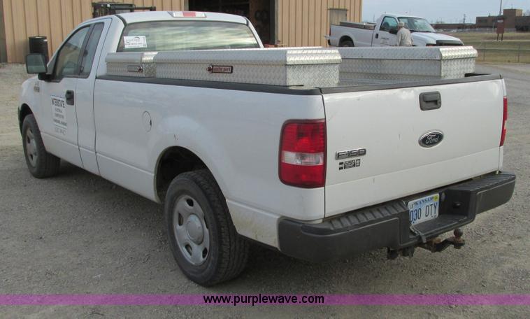 image for item F4292 2005 Ford F150 XL pickup truck