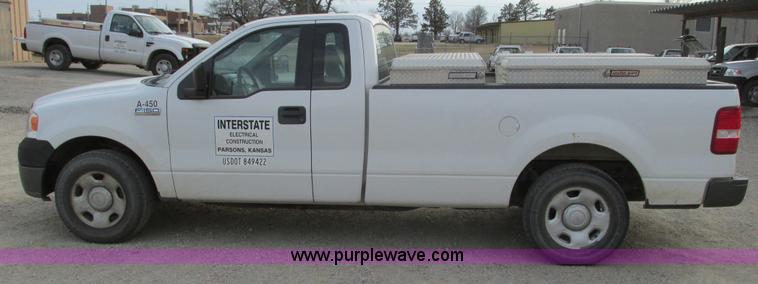 image for item F4292 2005 Ford F150 XL pickup truck