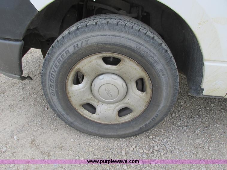 image for item F4292 2005 Ford F150 XL pickup truck