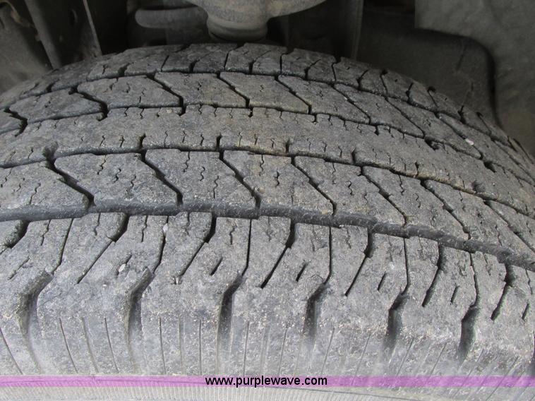 image for item F4292 2005 Ford F150 XL pickup truck