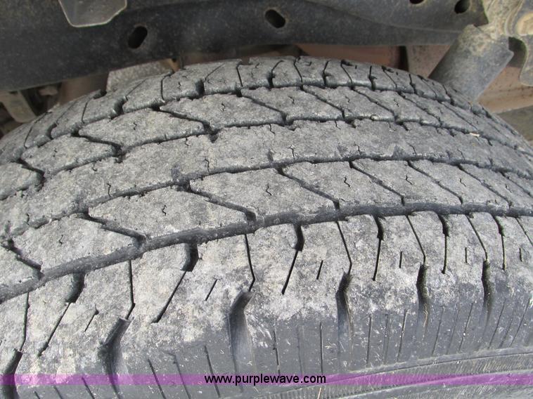 image for item F4292 2005 Ford F150 XL pickup truck