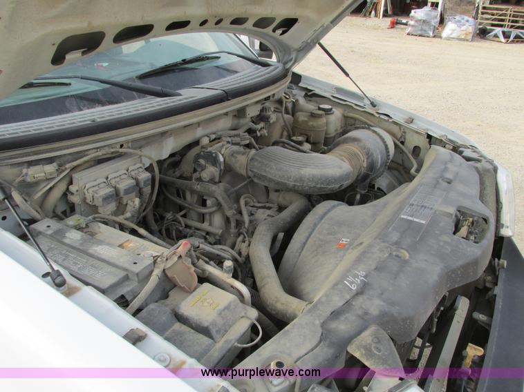 image for item F4292 2005 Ford F150 XL pickup truck