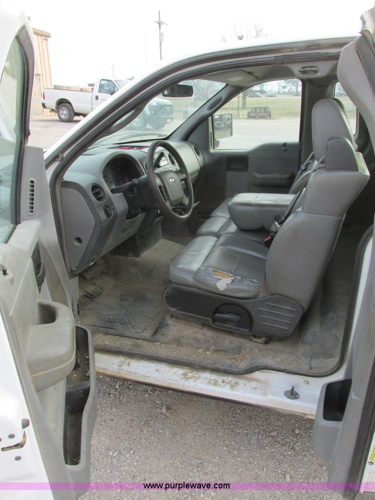 image for item F4292 2005 Ford F150 XL pickup truck