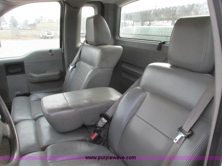 image for item F4292 2005 Ford F150 XL pickup truck