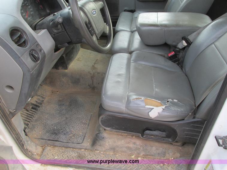 image for item F4292 2005 Ford F150 XL pickup truck