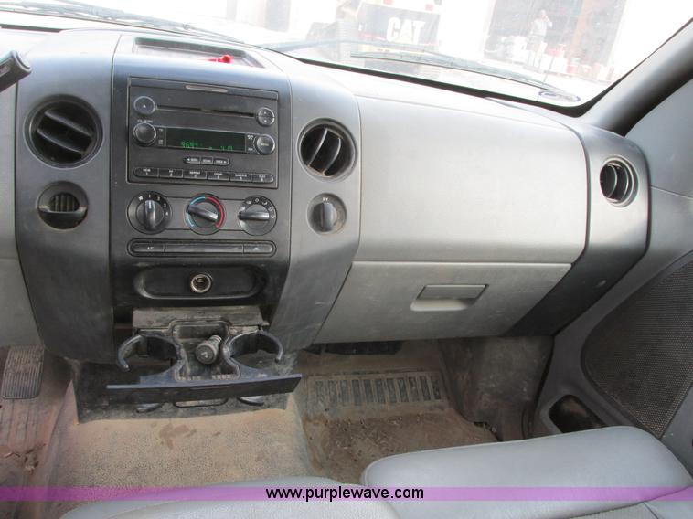 image for item F4292 2005 Ford F150 XL pickup truck