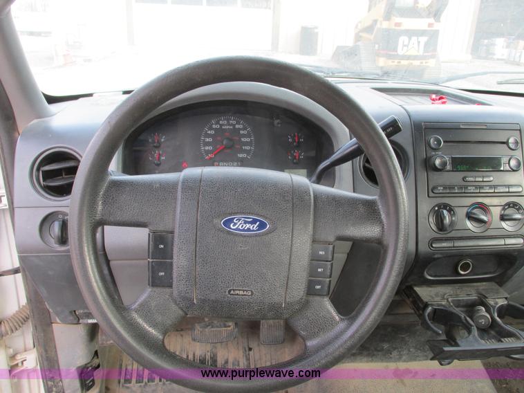 image for item F4292 2005 Ford F150 XL pickup truck
