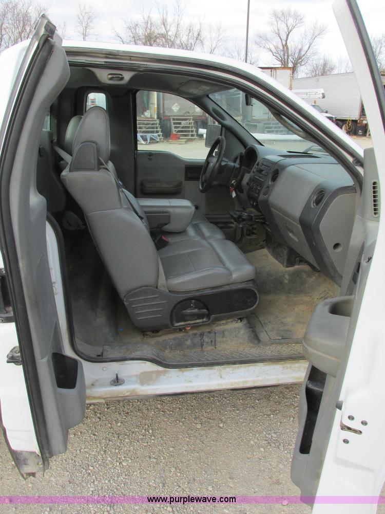 image for item F4292 2005 Ford F150 XL pickup truck