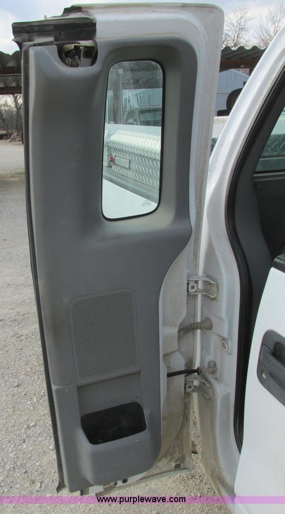 image for item F4292 2005 Ford F150 XL pickup truck