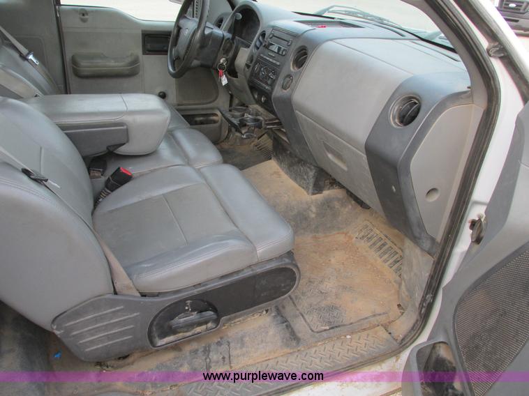 image for item F4292 2005 Ford F150 XL pickup truck