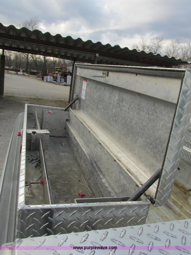 image for item F4292 2005 Ford F150 XL pickup truck