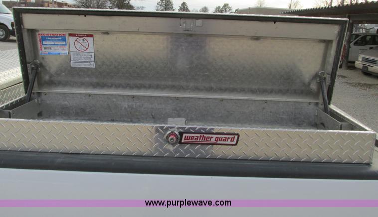 image for item F4292 2005 Ford F150 XL pickup truck