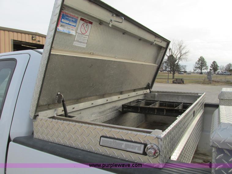 image for item F4292 2005 Ford F150 XL pickup truck