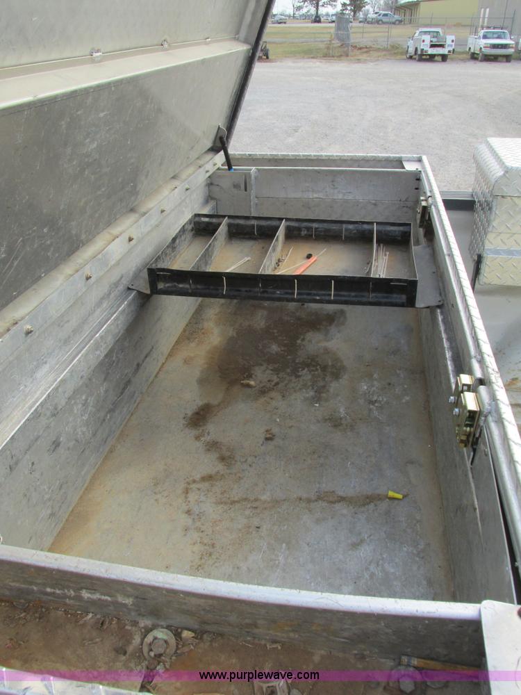 image for item F4292 2005 Ford F150 XL pickup truck