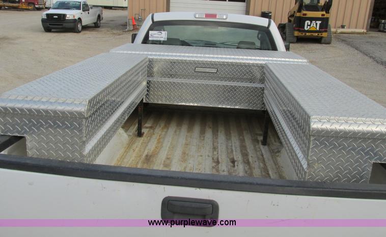 image for item F4292 2005 Ford F150 XL pickup truck