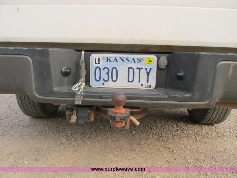 image for item F4292 2005 Ford F150 XL pickup truck