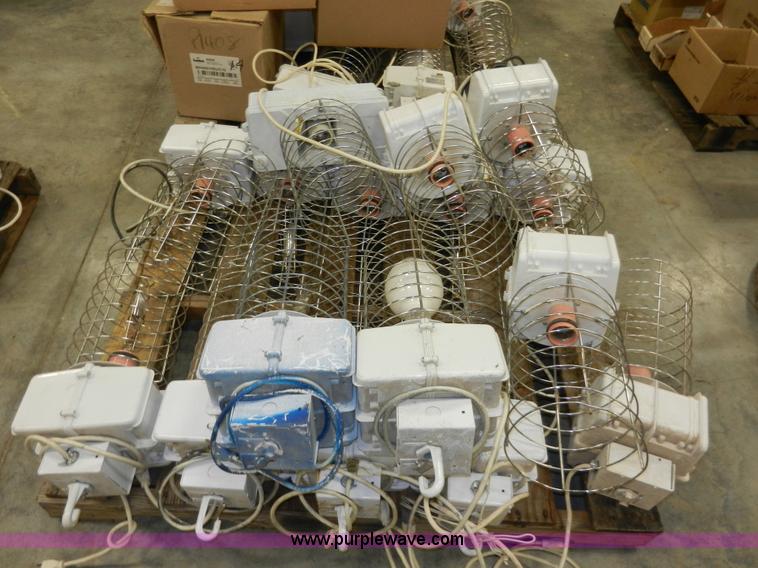 image for item X9139 Approximately 35 Halide lights