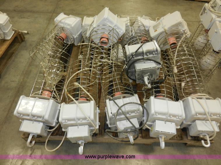 image for item X9139 Approximately 35 Halide lights