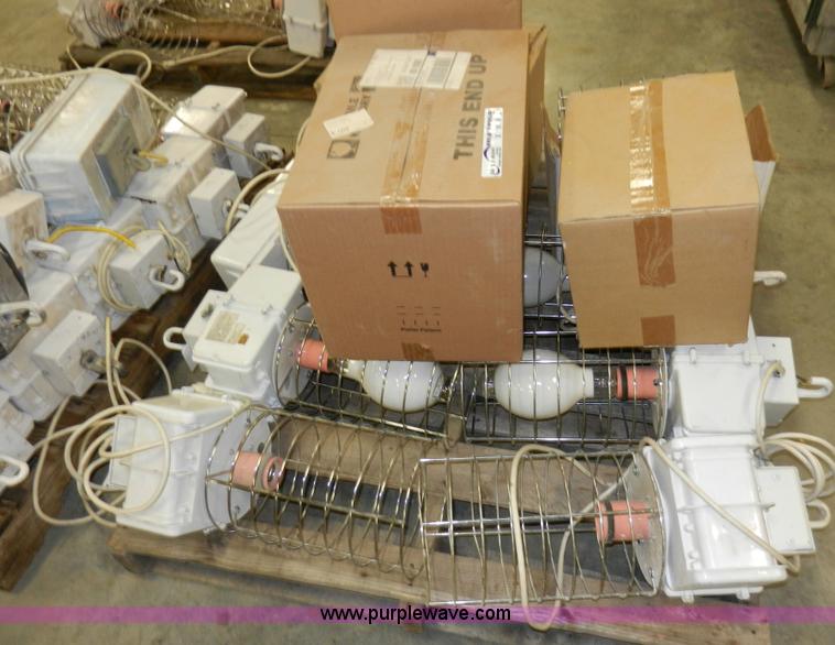 image for item X9139 Approximately 35 Halide lights