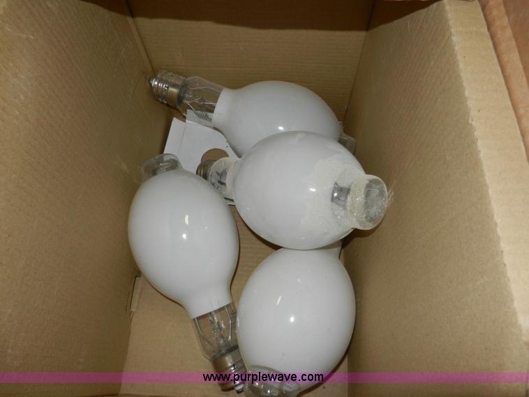 image for item X9139 Approximately 35 Halide lights