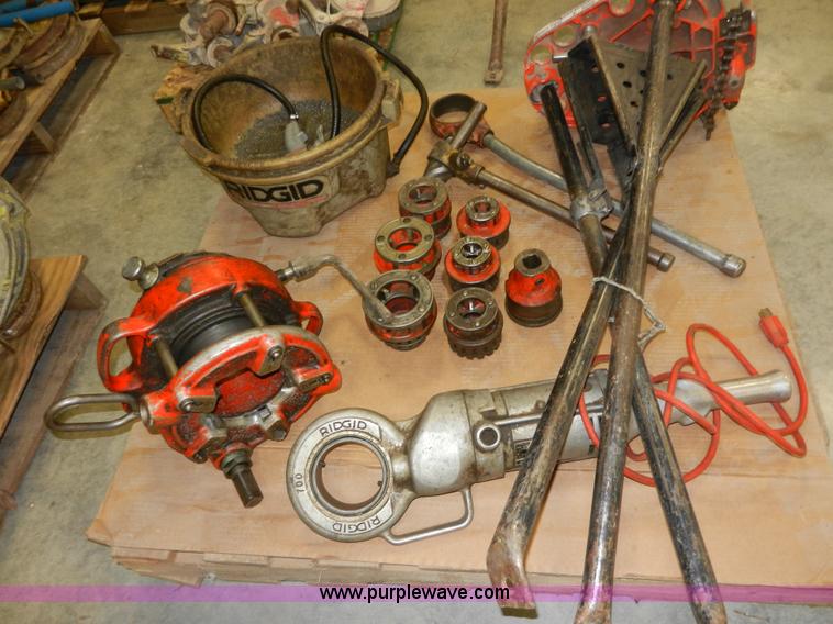 image for item X9202 Ridgid pipe threader unit