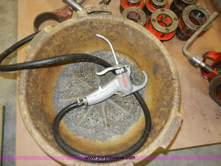 image for item X9202 Ridgid pipe threader unit