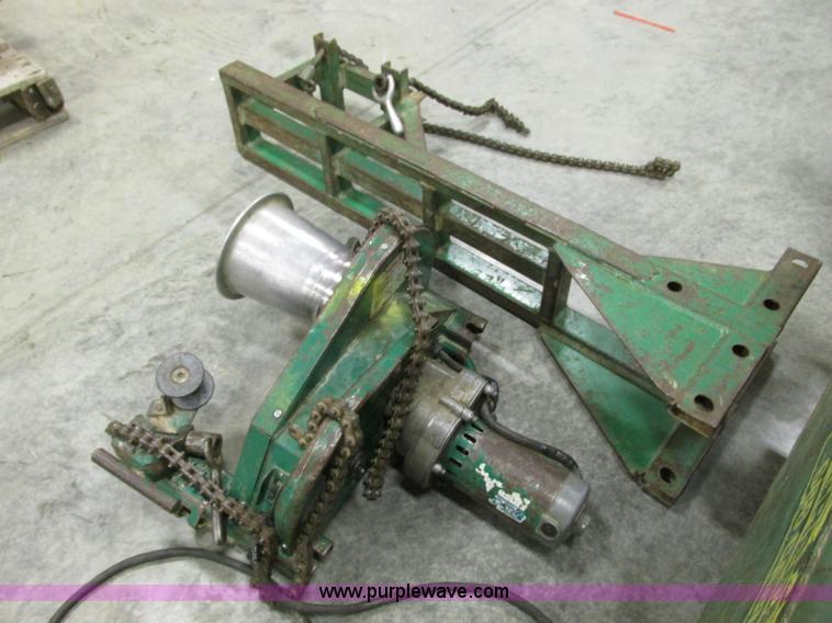 image for item Y9593 Greenley 686 cable puller