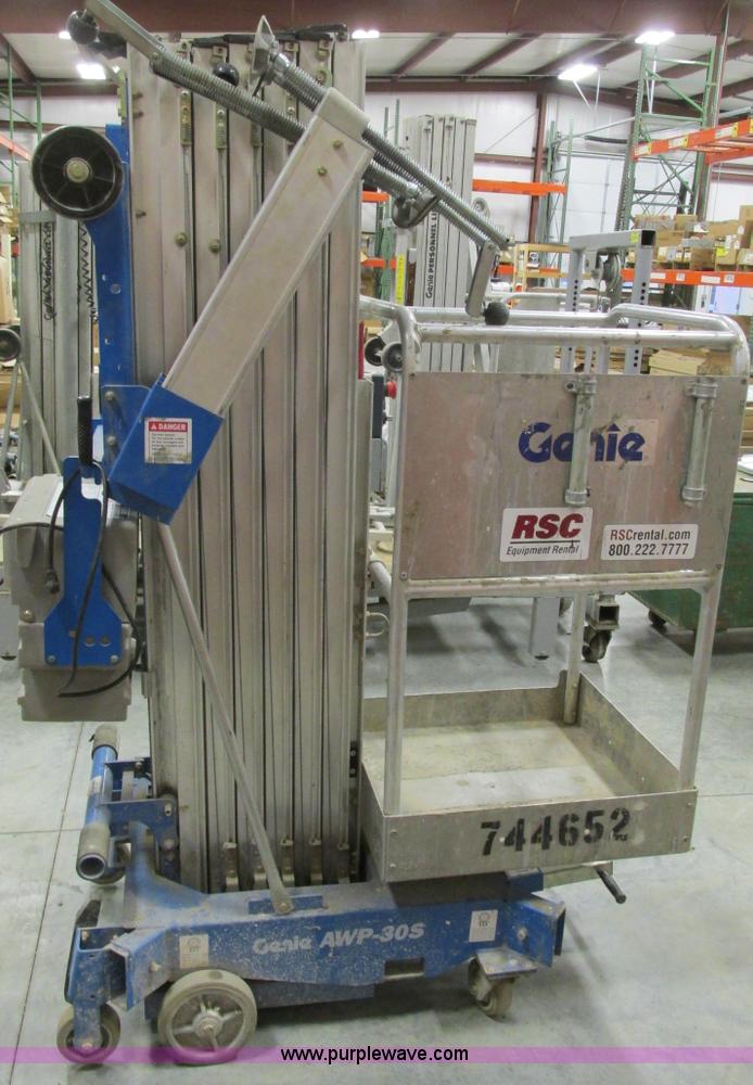 image for item Y9594 2008 Genie AWP305 single man lift