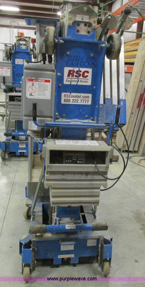 image for item Y9594 2008 Genie AWP305 single man lift