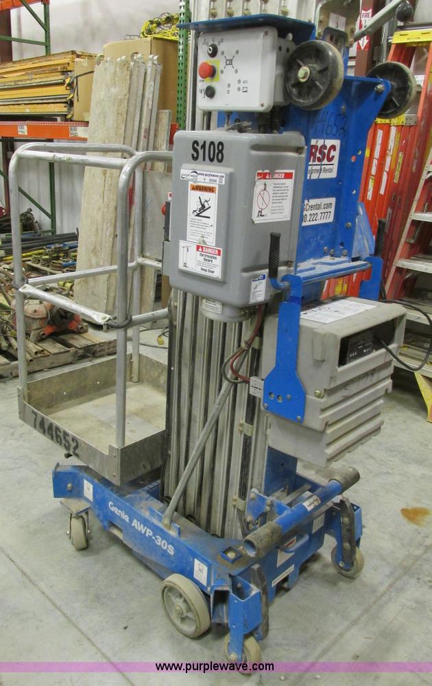 image for item Y9594 2008 Genie AWP305 single man lift