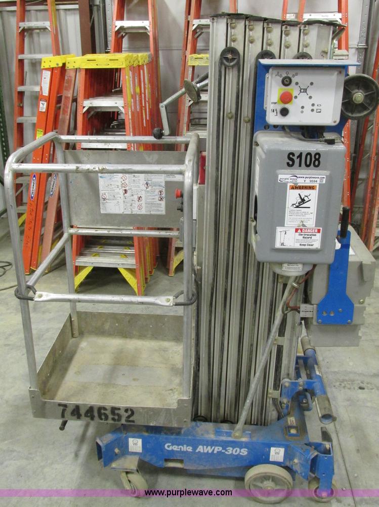 image for item Y9594 2008 Genie AWP305 single man lift