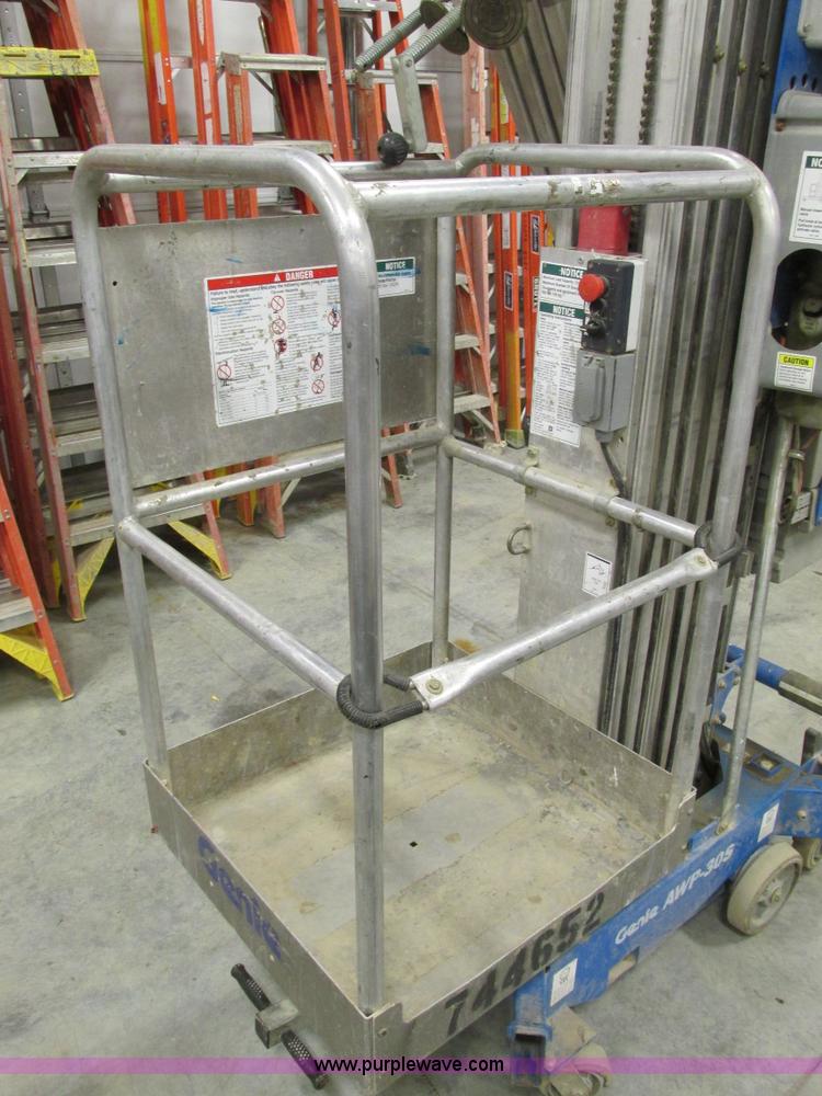 image for item Y9594 2008 Genie AWP305 single man lift