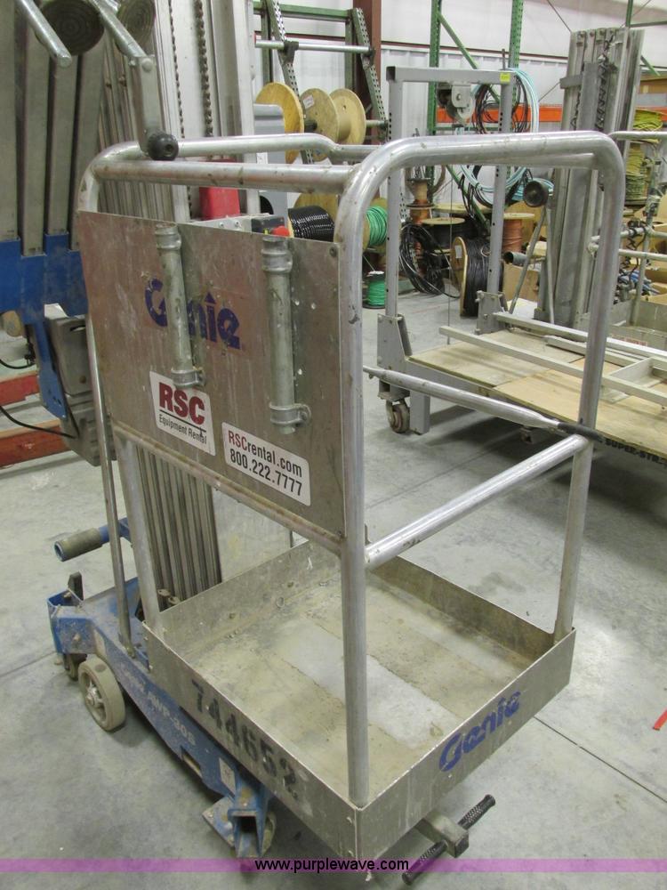 image for item Y9594 2008 Genie AWP305 single man lift