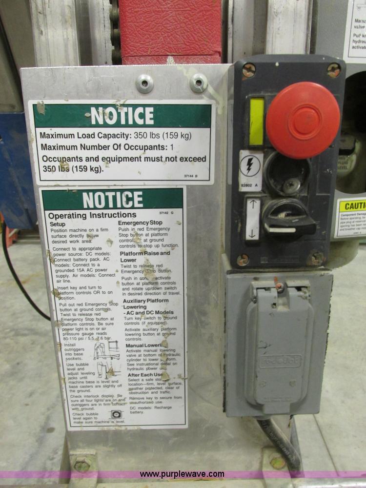 image for item Y9594 2008 Genie AWP305 single man lift