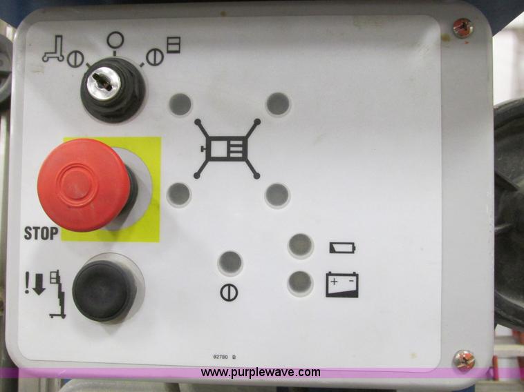 image for item Y9594 2008 Genie AWP305 single man lift