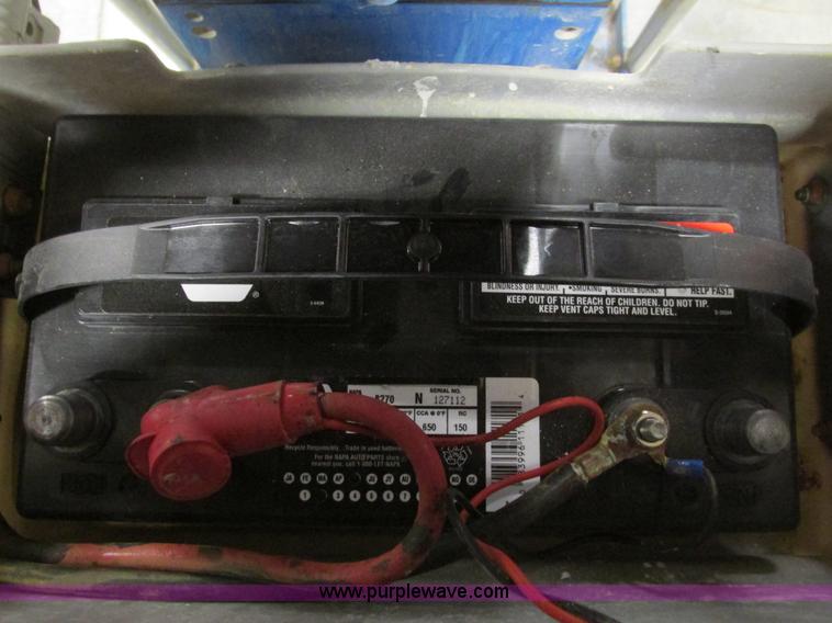 image for item Y9594 2008 Genie AWP305 single man lift