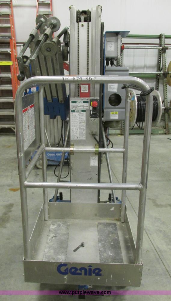 image for item Y9596 2006 Genie AWP-305 single man lift