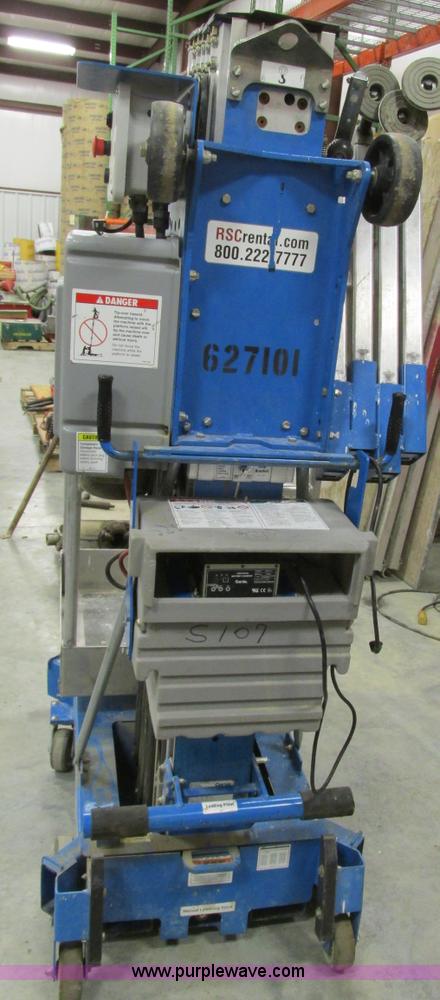 image for item Y9596 2006 Genie AWP-305 single man lift