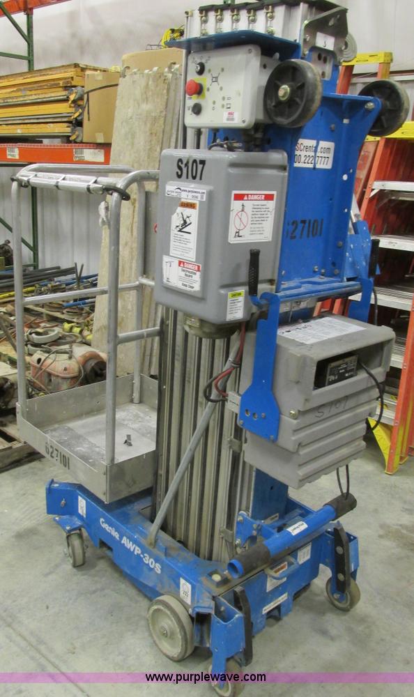 image for item Y9596 2006 Genie AWP-305 single man lift