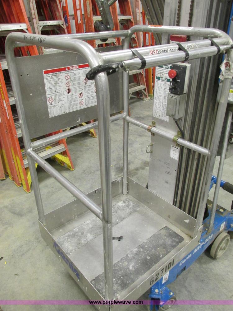 image for item Y9596 2006 Genie AWP-305 single man lift