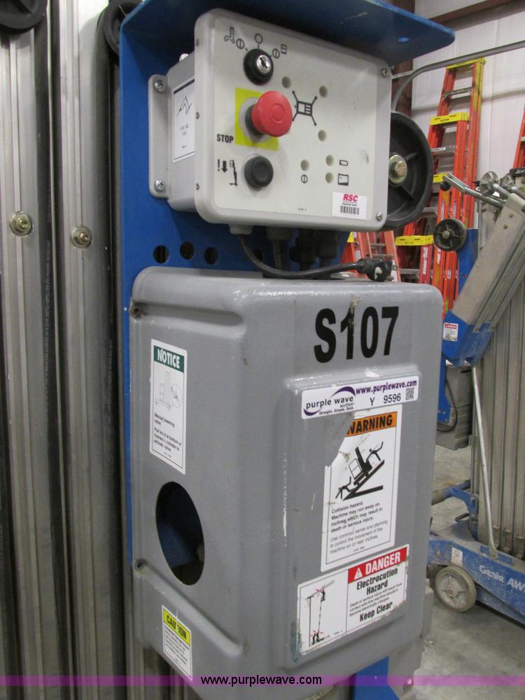 image for item Y9596 2006 Genie AWP-305 single man lift