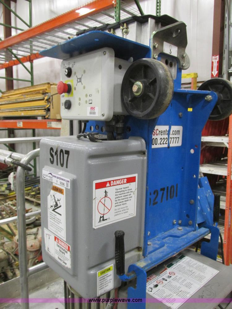 image for item Y9596 2006 Genie AWP-305 single man lift