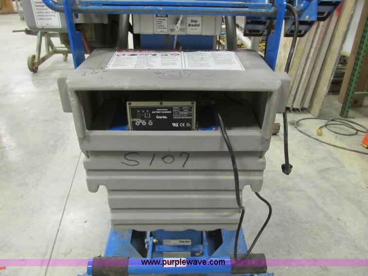 image for item Y9596 2006 Genie AWP-305 single man lift